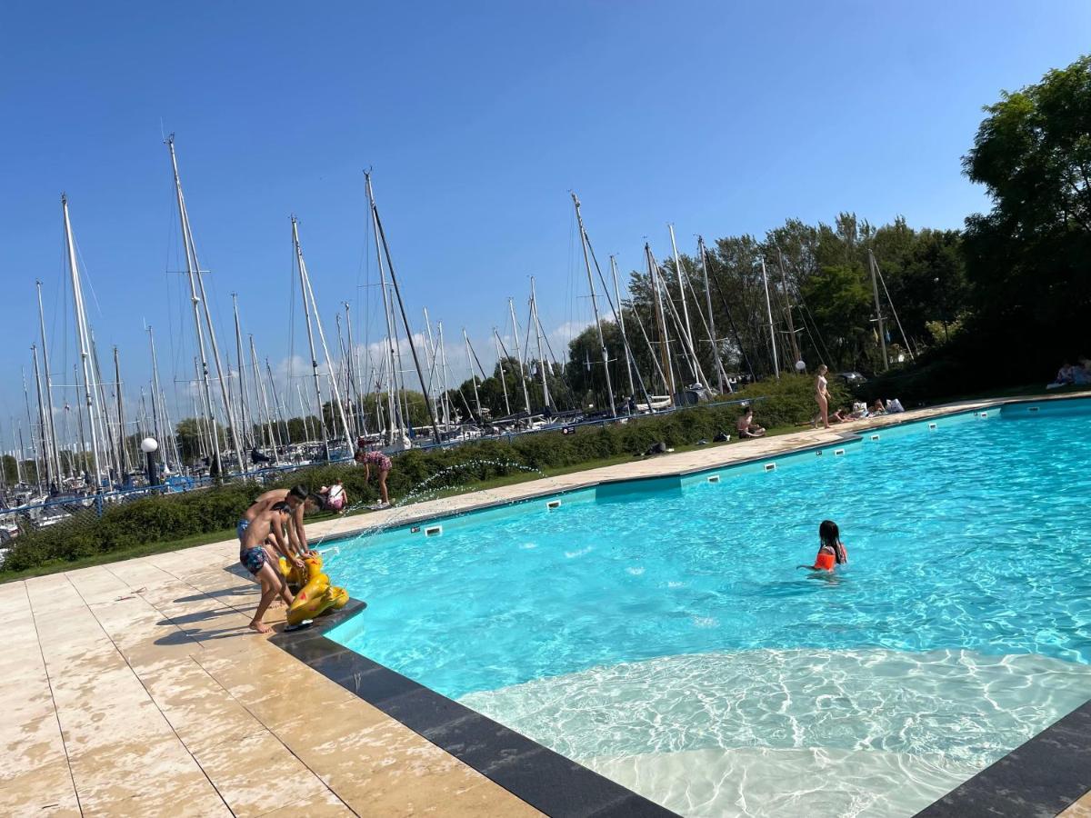 Holiday Caravan Holle Poarte ماكوم المظهر الخارجي الصورة