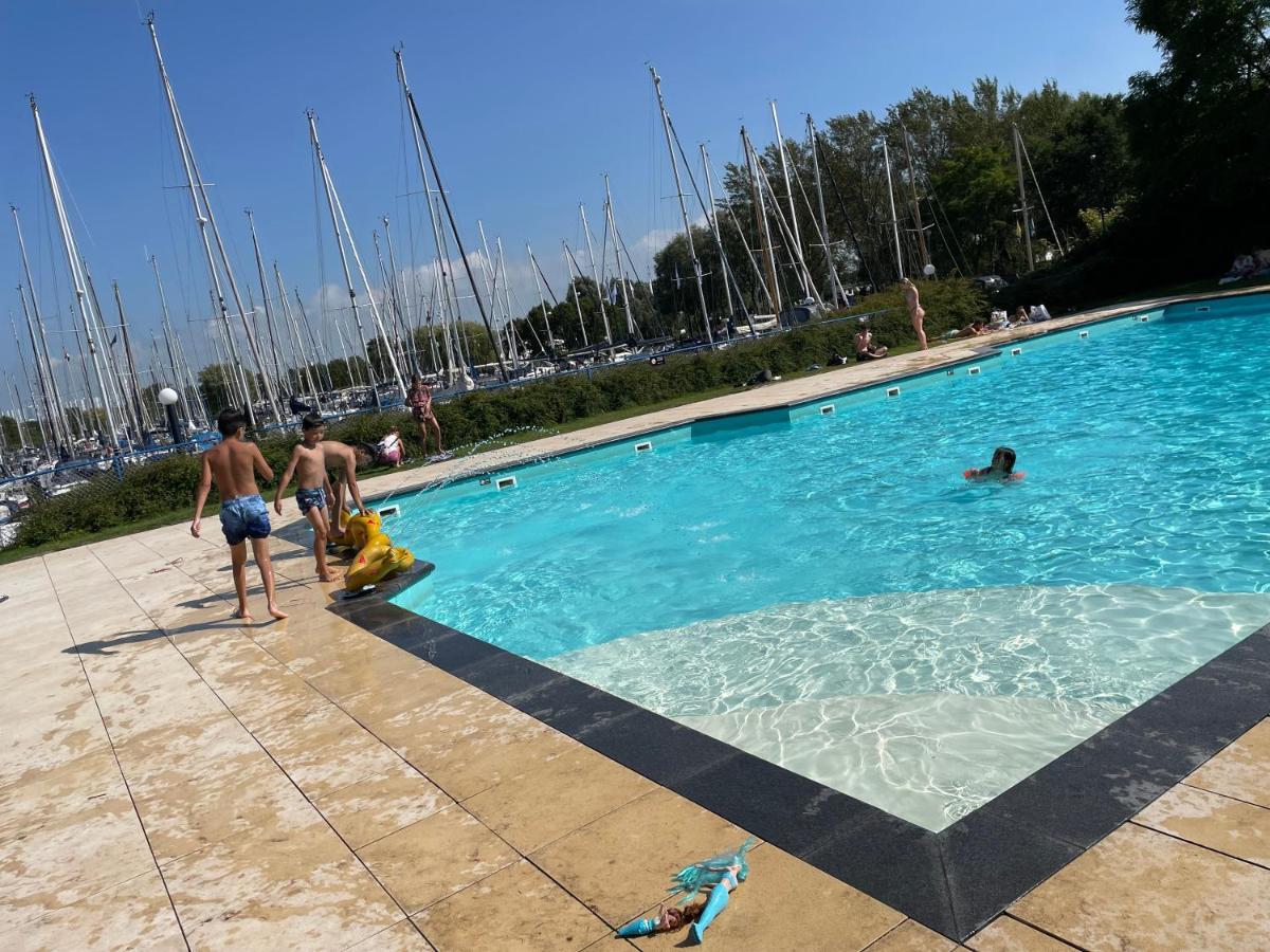 Holiday Caravan Holle Poarte ماكوم المظهر الخارجي الصورة